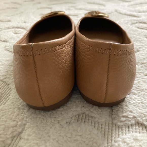 Tory Burch Chestnut with Gold Flat, Sz 7 - Picture 3 of 5